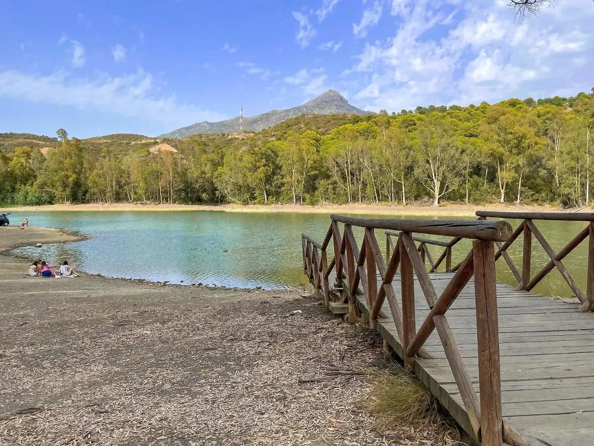 Appartement Contemporary 2Br Apt With Terrace In Nueva Andalucia 'The Golf Valley' à Marbellac
