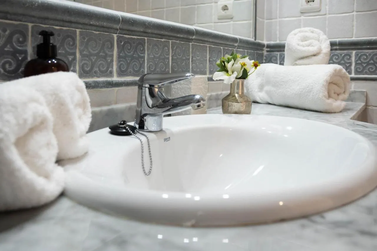 Appartement Contemporary 2Br Apt With Terrace In Nueva Andalucia 'The Golf Valley' à Marbellac