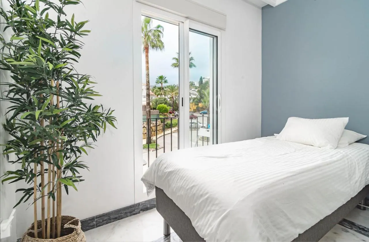Appartement Contemporary 2Br Apt With Terrace In Nueva Andalucia 'The Golf Valley' à Marbellac 0*,