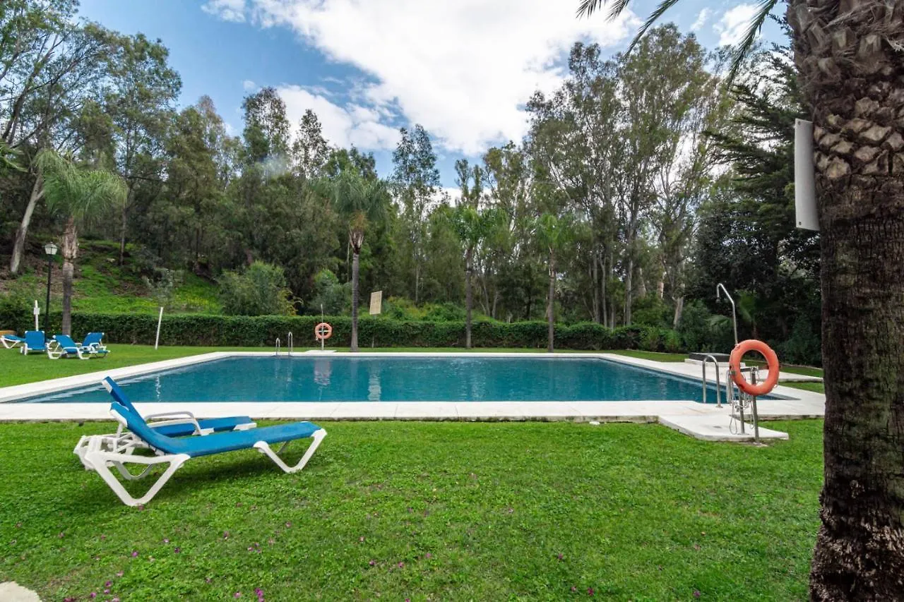 Appartement Contemporary 2Br Apt With Terrace In Nueva Andalucia 'The Golf Valley' à Marbellac